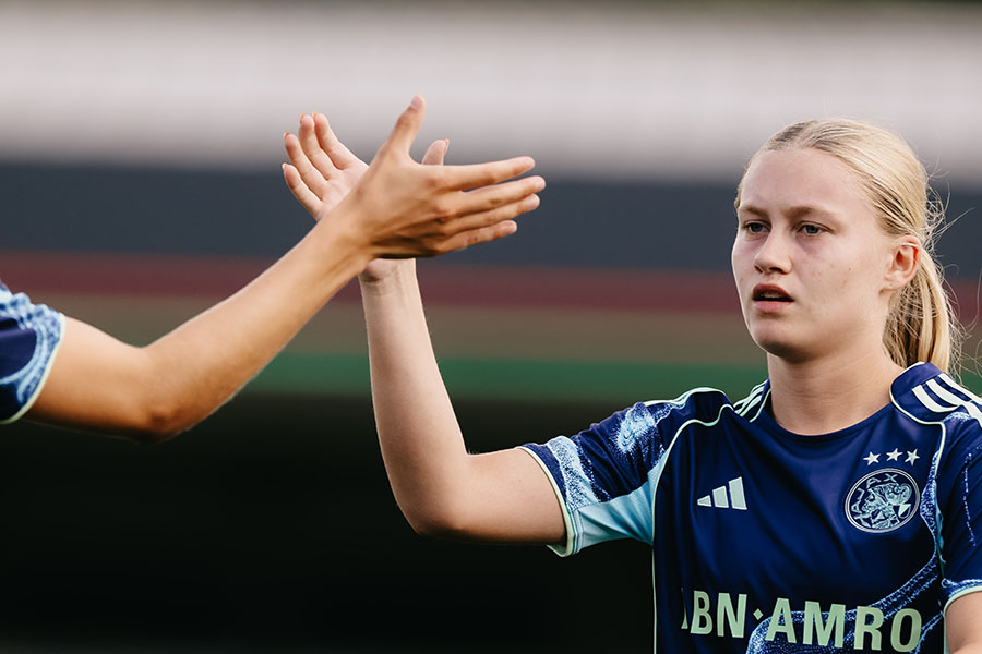Ajax Vrouwen Leuven 16