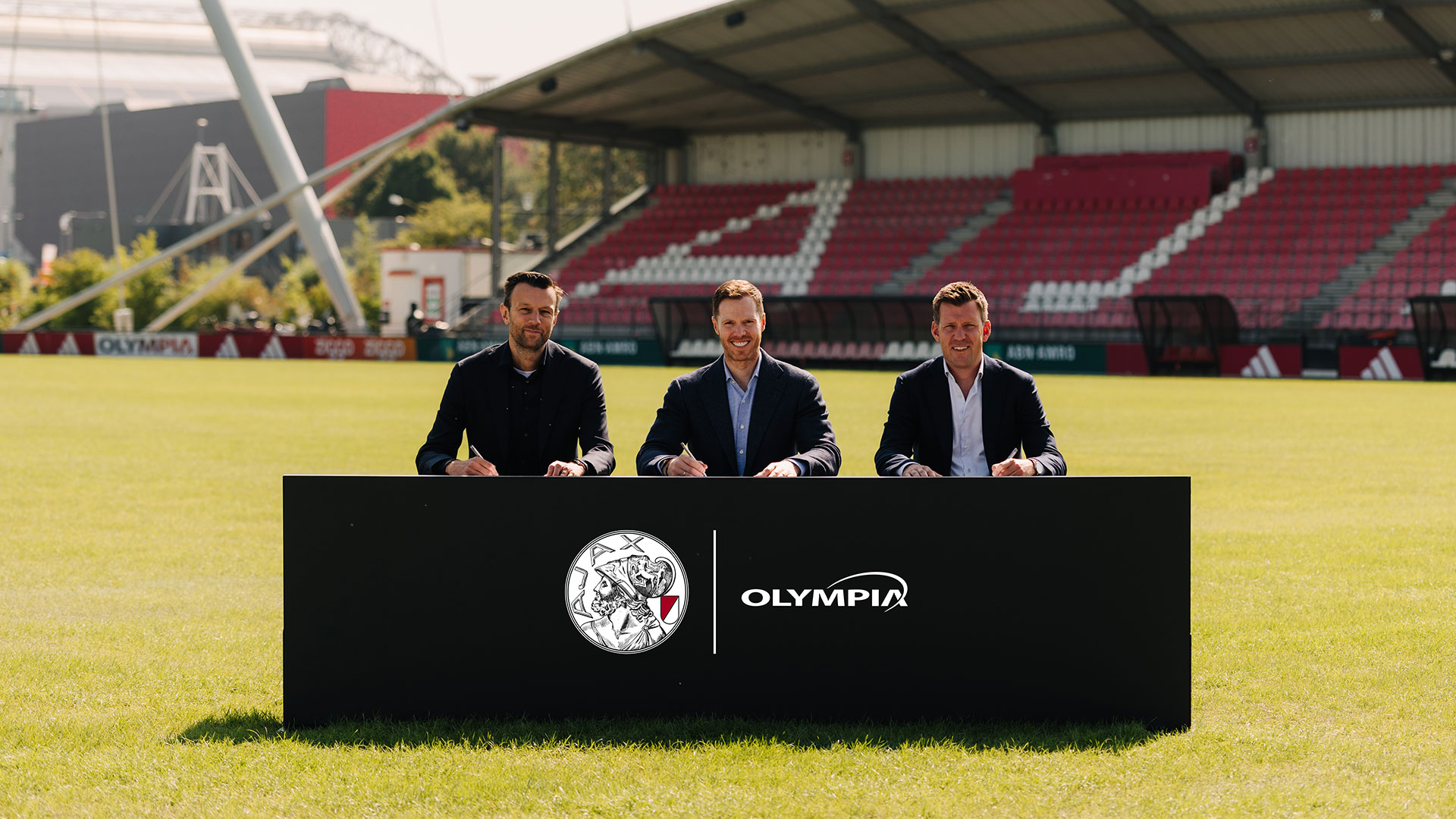 Ajax und Olympia verlängern Partnerschaft bis 2029