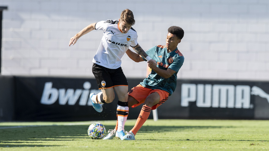 ajax-o19-blijft-foutloos-in-uyl-na-zege-op-valencia-3