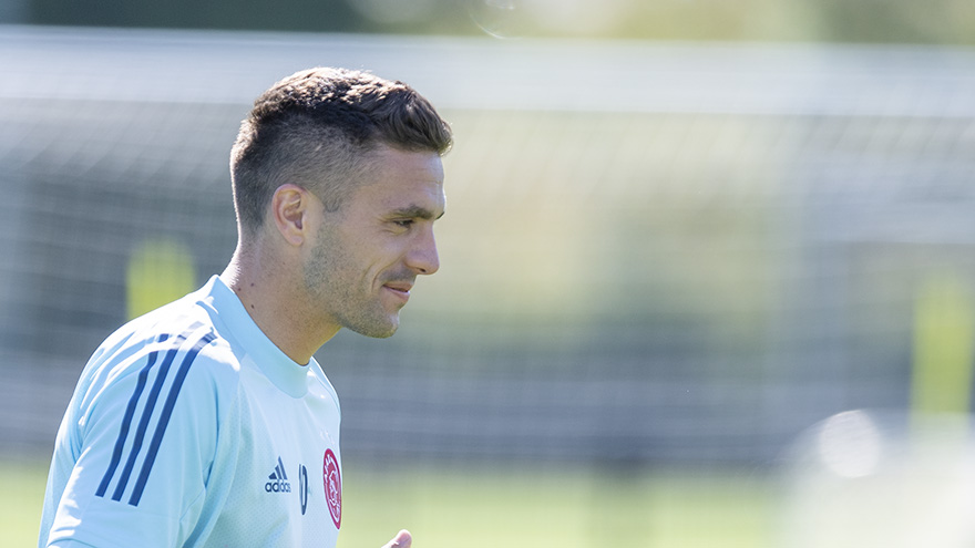 fotos-ajacieden-aan-de-bak-in-zomerse-omstandigheden--2