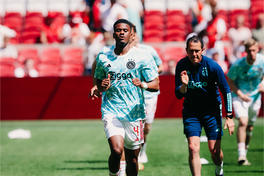 Warmingupajaxspelers2