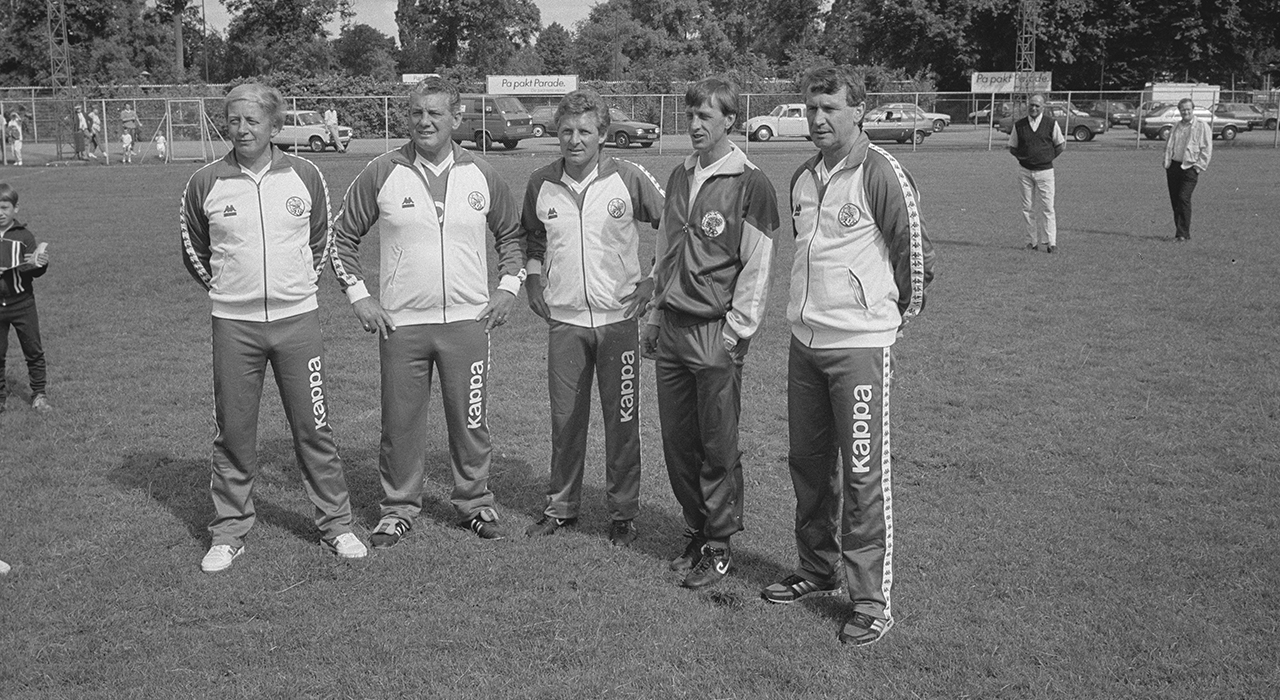 Van links naar rechts: Cees Koppelaar, Cor van der Hart, Tonny Bruins Slot, Johan Cruijff en Spitz Kohn.