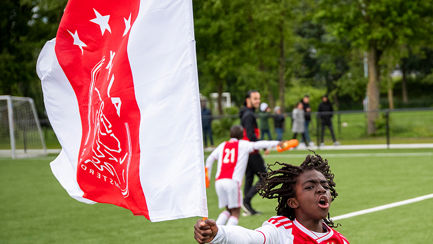Acheampong vorig jaar na het kampioenschap van Ajax O11