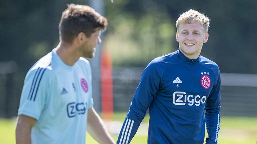 fotos-ajacieden-aan-de-bak-in-zomerse-omstandigheden--1