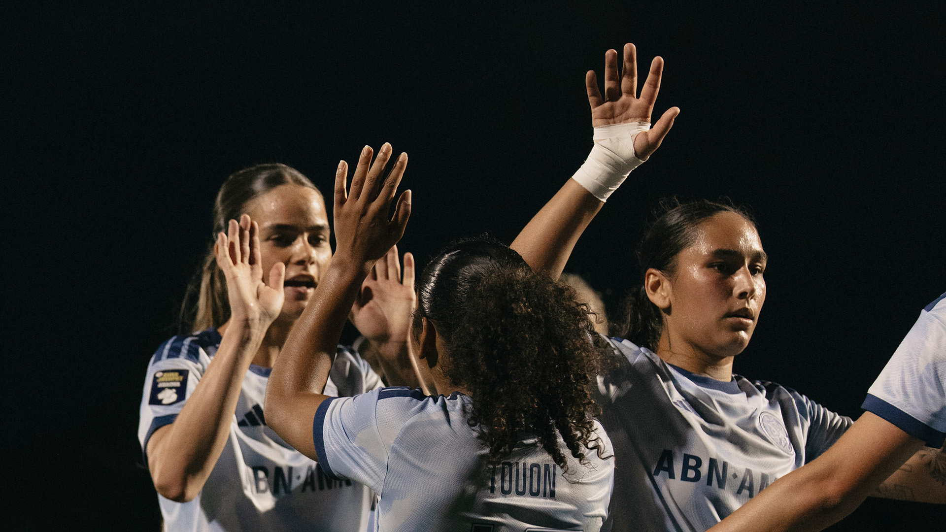 Highlights | Ajax Vrouwen vermorzelen WFC Aktobe op de Toekomst
