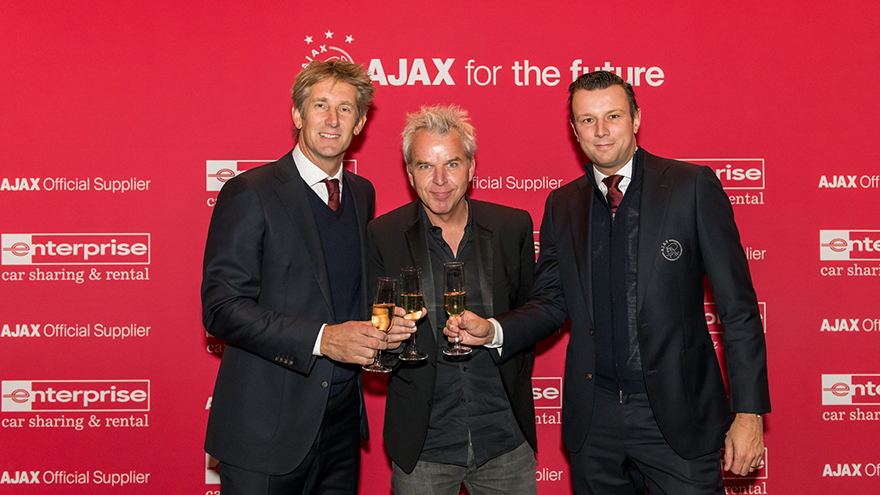 ajax-en-enterprise-car-sharing-rental-sluiten-overeenkomst-1