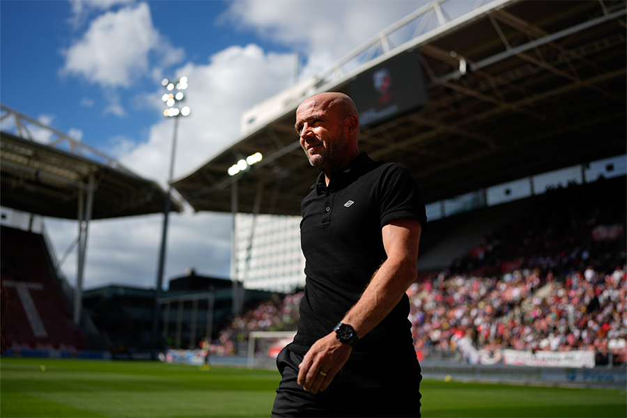 Schreuder Stadion 900