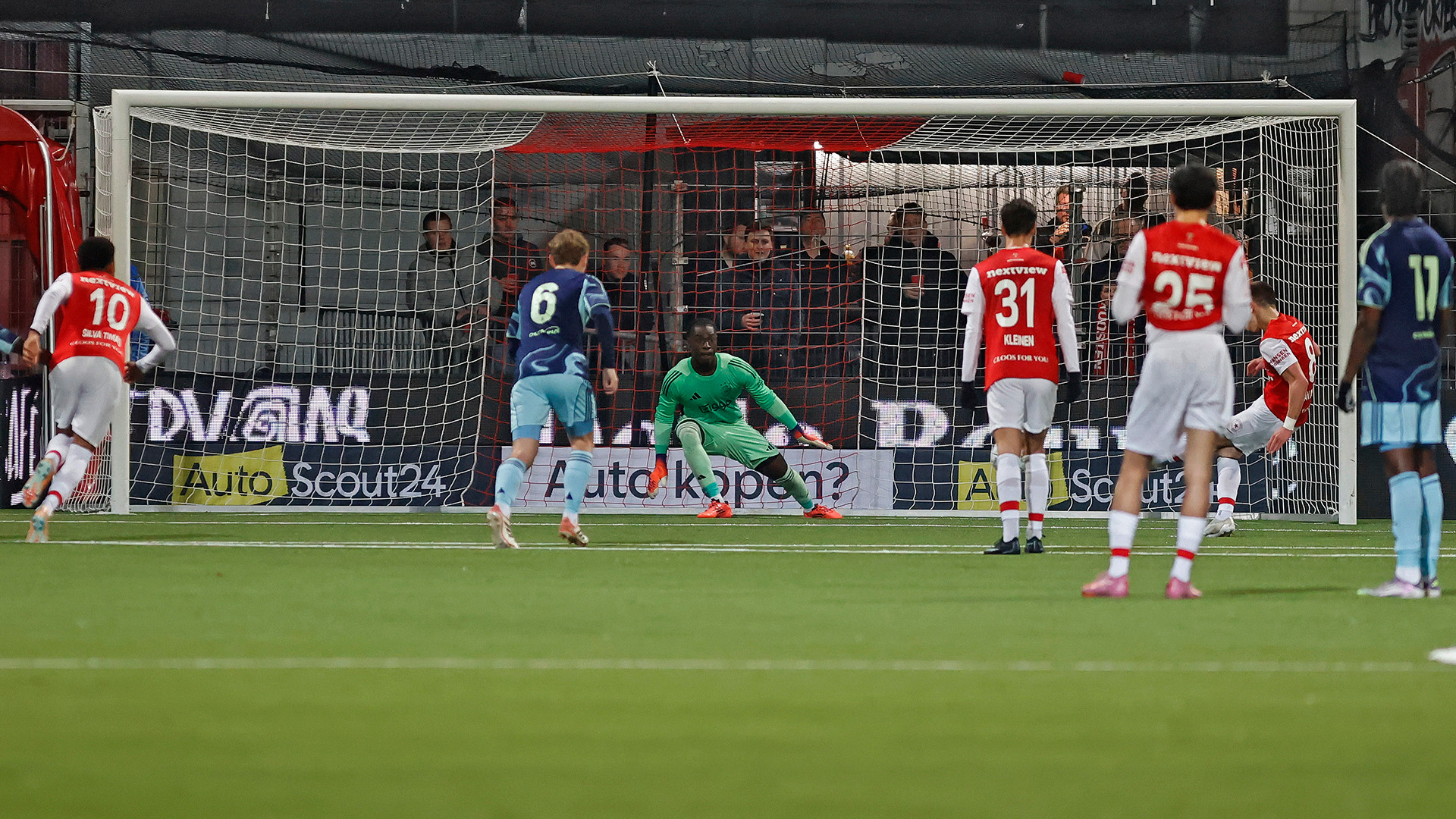 Jong Ajax vertrekt puntloos uit Maastricht