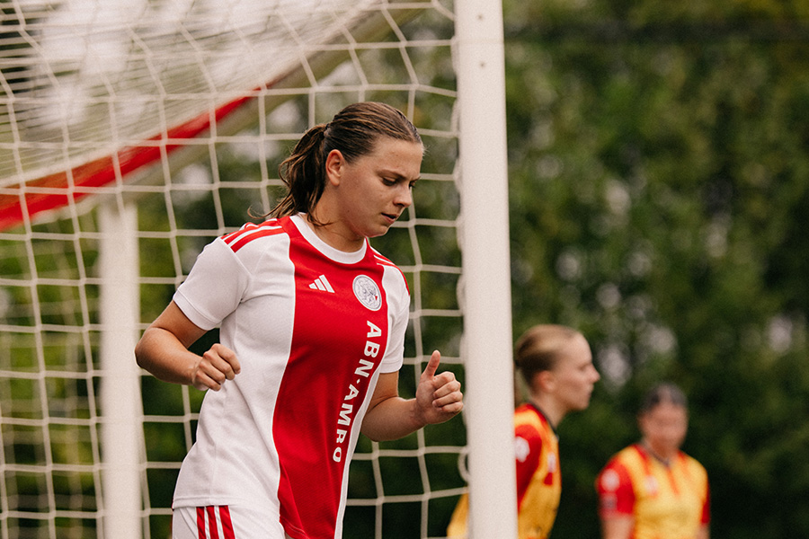 Ajaxvroefen1
