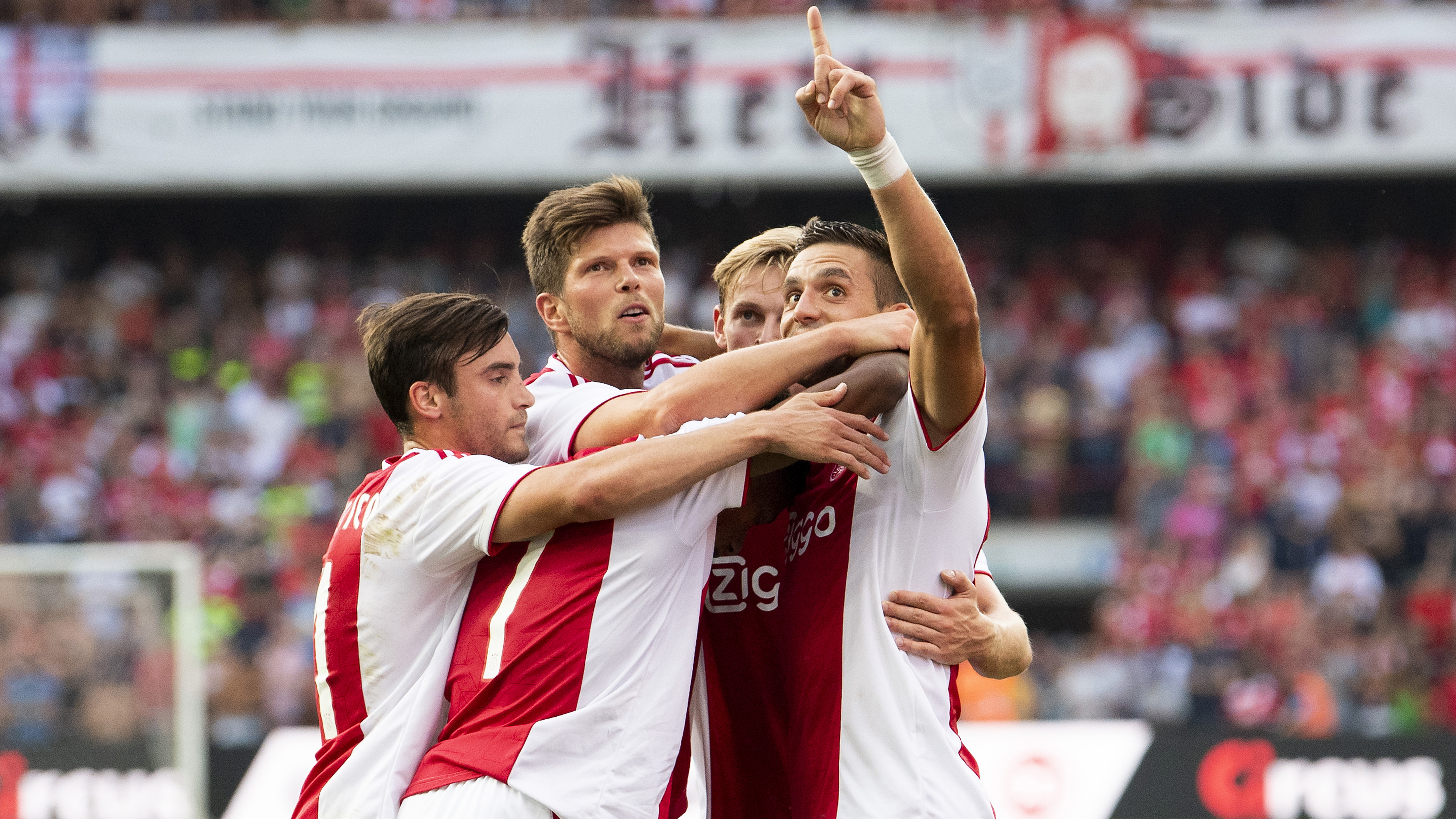 ongeslagen-ajax-maakt-jacht-op-ploeg-van-1997-1998--3