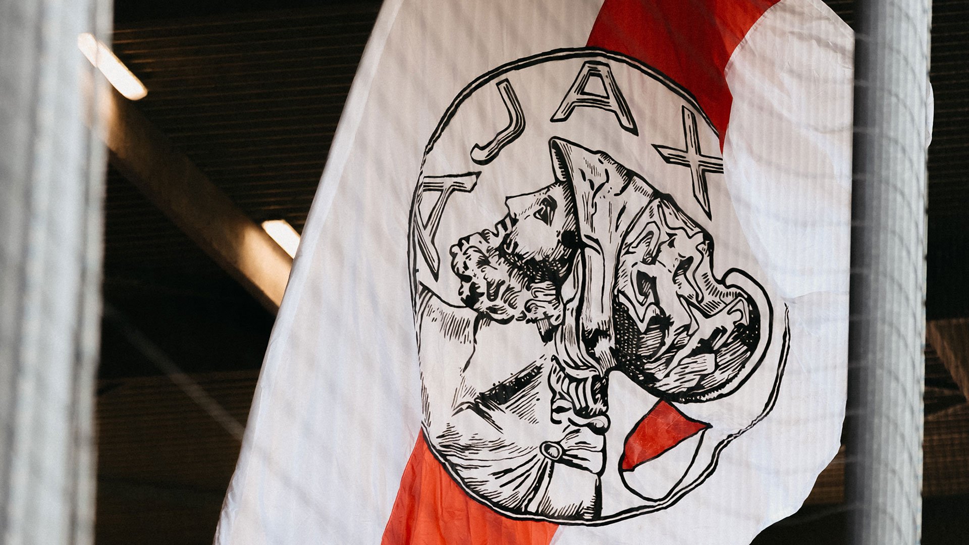 Luister naar Ajax - FC Groningen via Ajax Radio