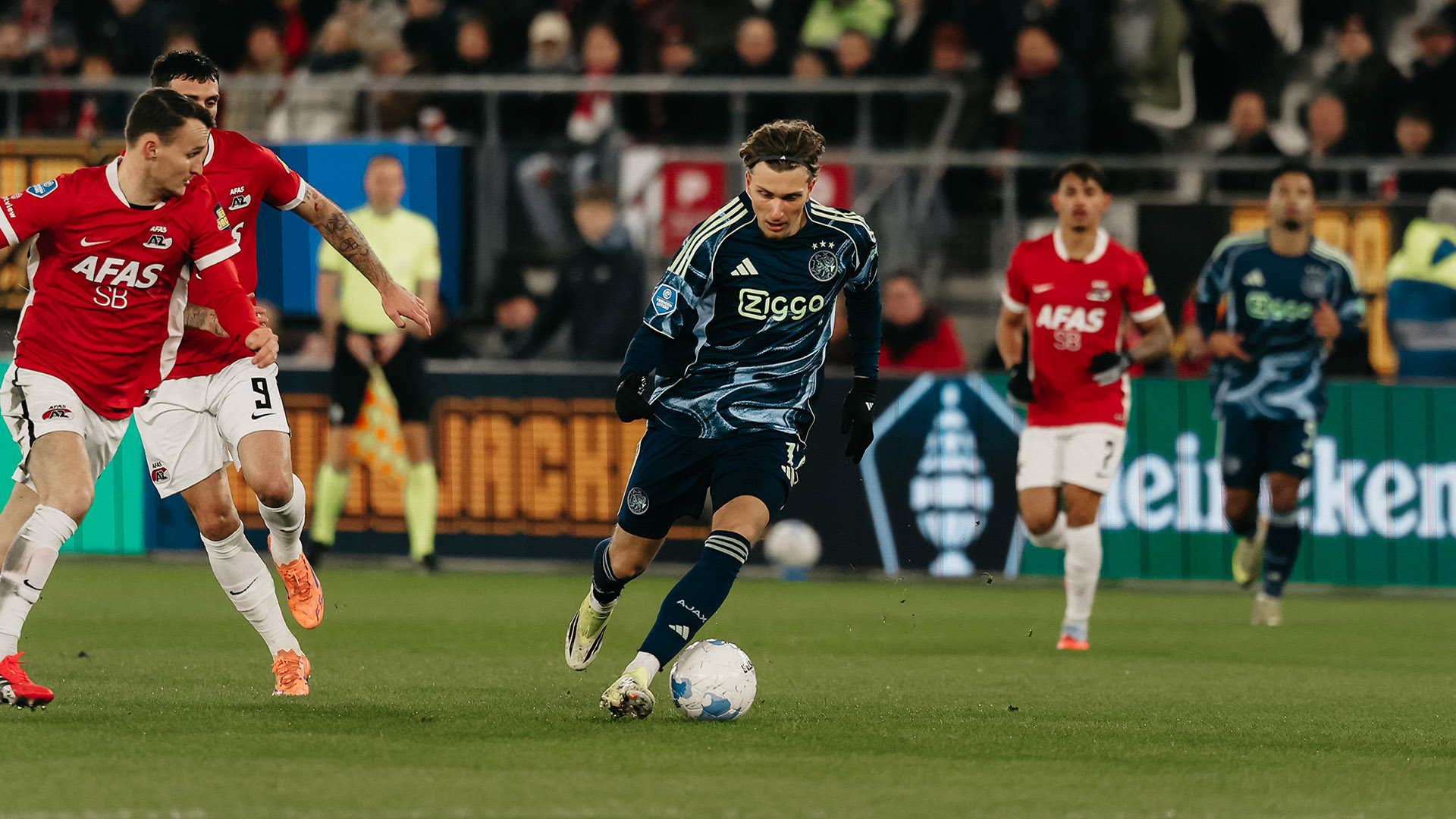 Luister naar AZ - Ajax via Ajax Radio