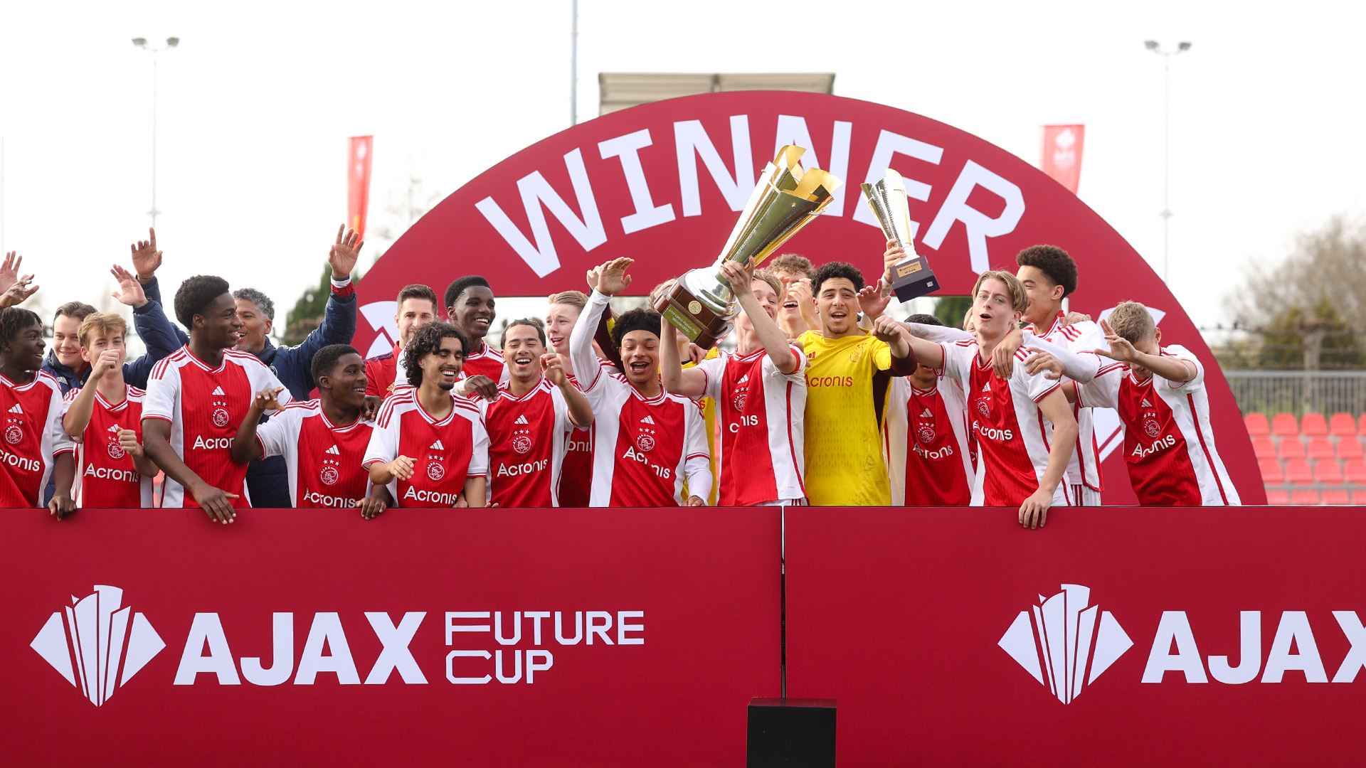 Ajax verovert Future Cup