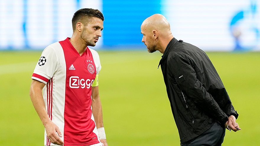 Ten Hag met Dusan Tadic tijdens Ajax - Liverpool (0-1).