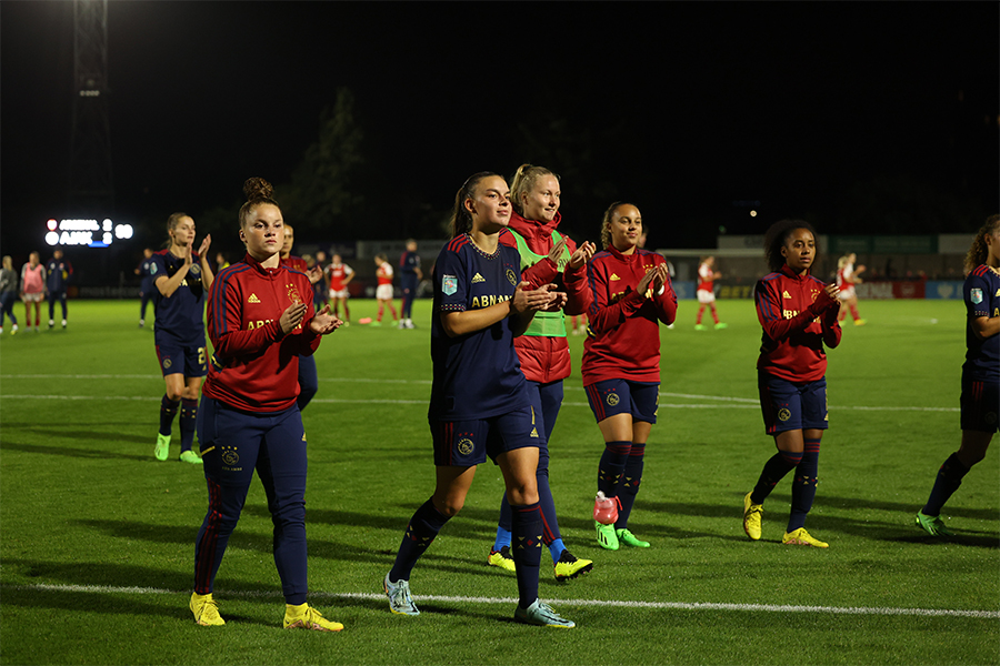 Applaus Ajax Vrouwen 900