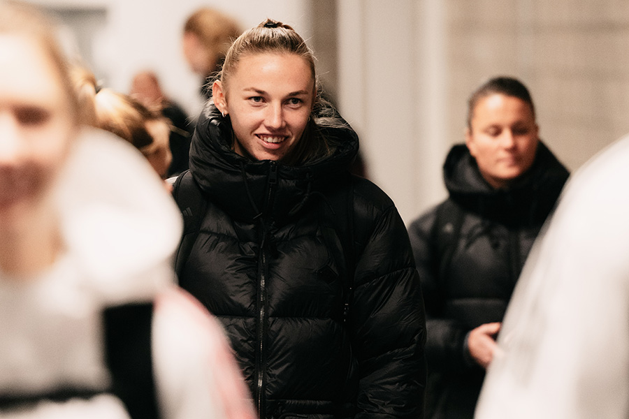 Ajax Vrouwen Aankomst 1