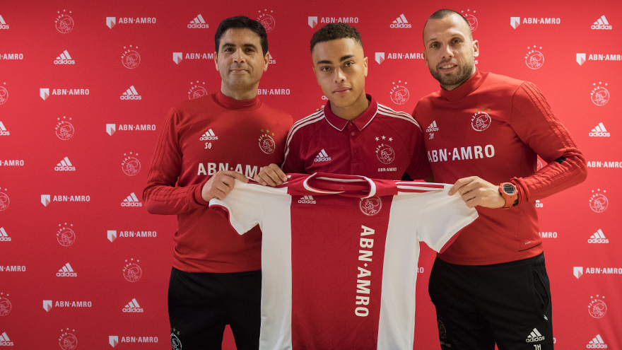 ajax-contracteert-sergino-dest--1