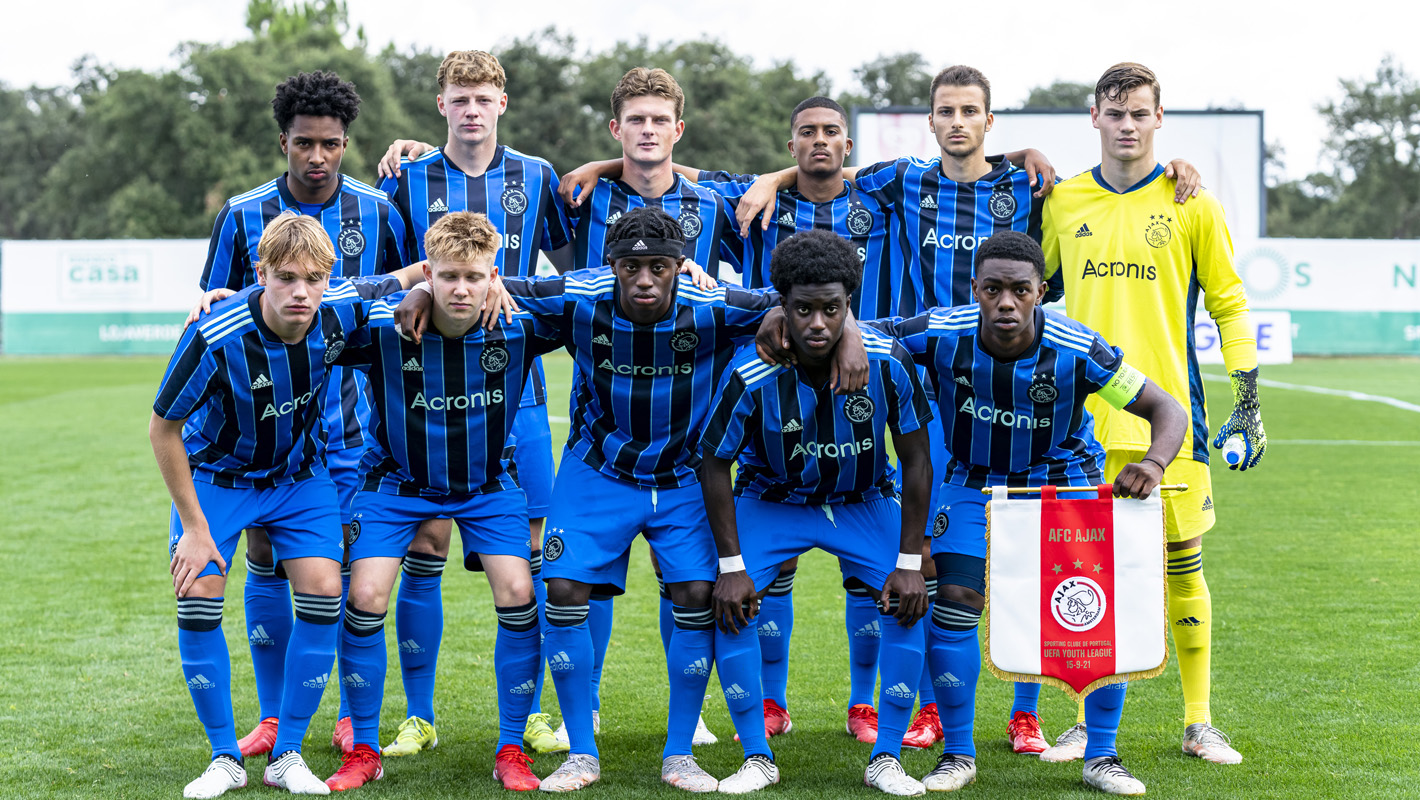 Ajax O18 voor het Youth League-duel met Sporting CP