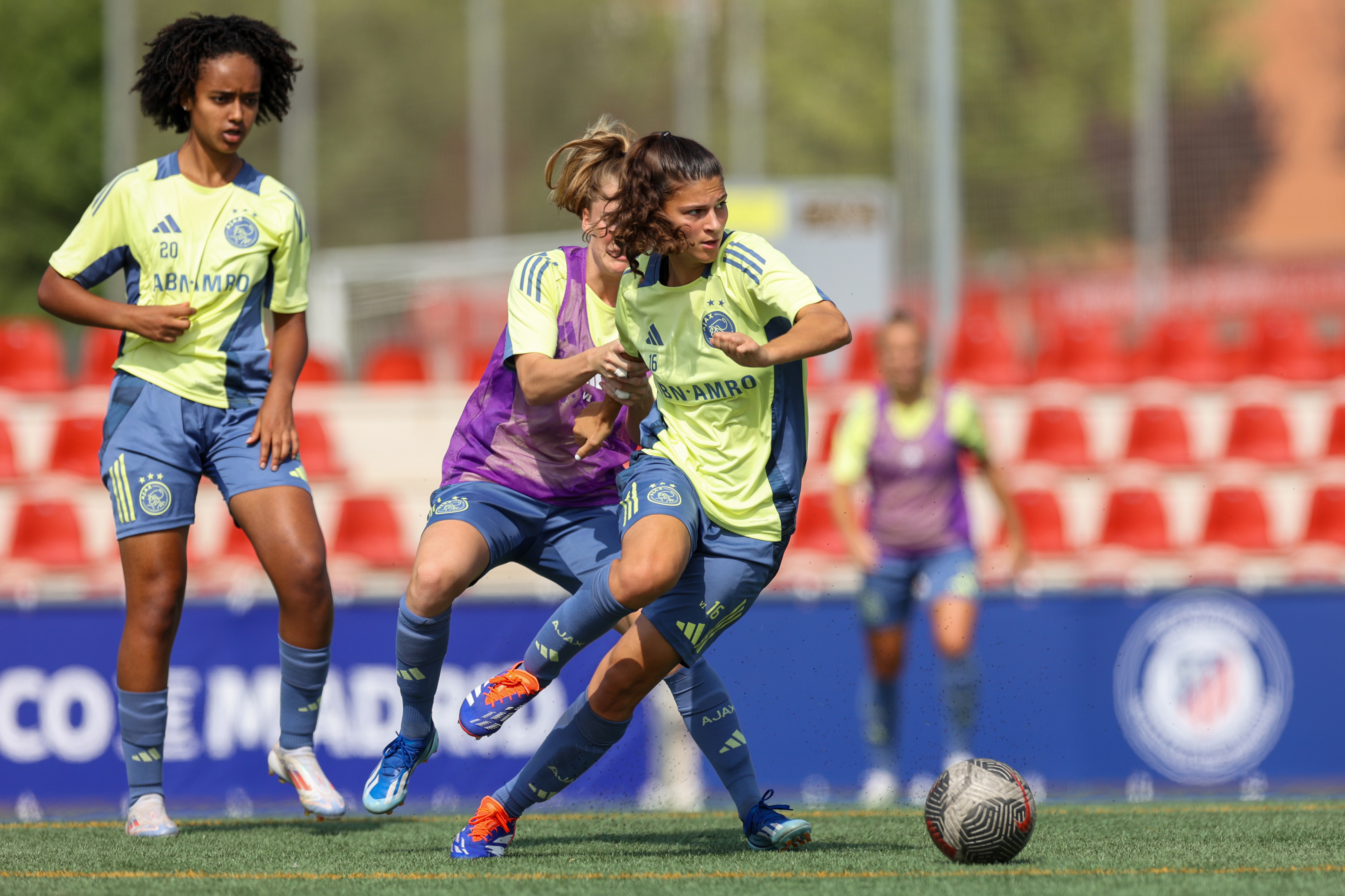 Ajaxvrouwen Training Madrid7 (1)