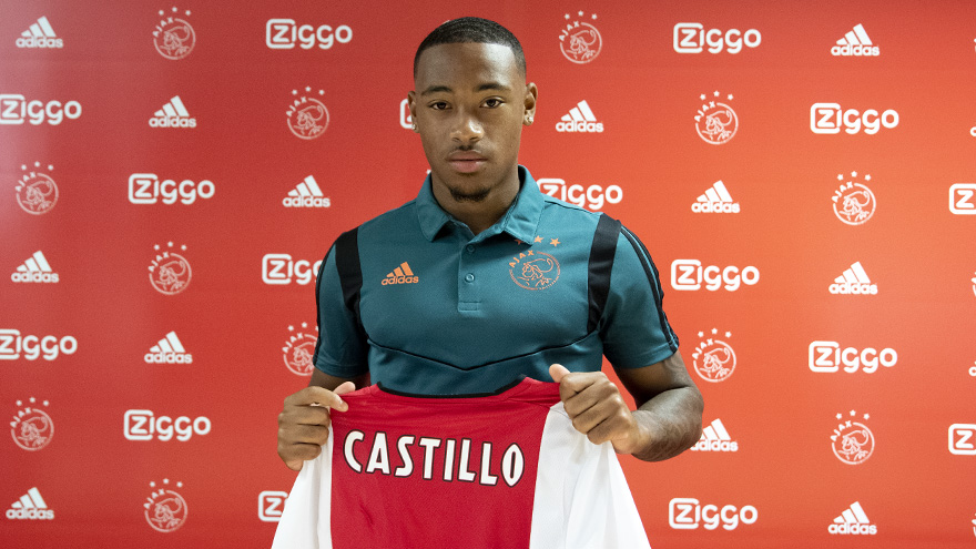 ajax-huurt-juan-castillo-van-chelsea-3