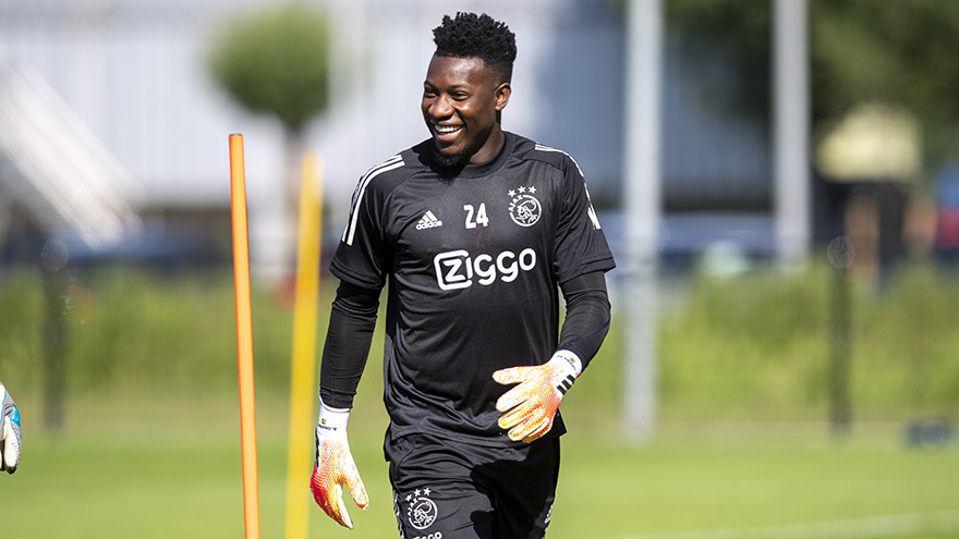 fotos-ajacieden-aan-de-bak-in-zomerse-omstandigheden--5