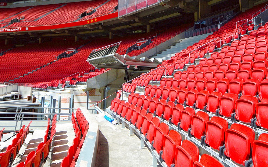 bouw-extra-hoektribunes-in-arena-vergevorderd-1