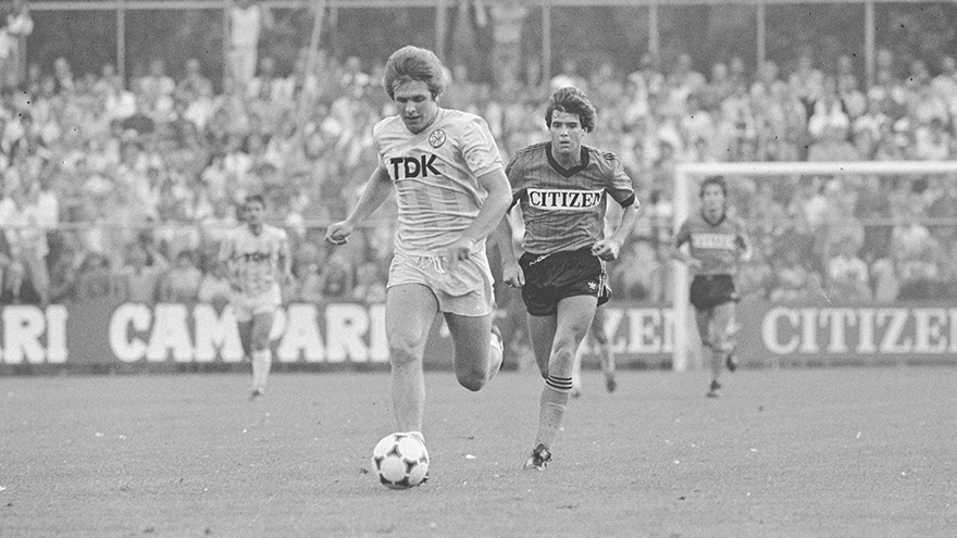 Mølby in 1983 als speler van Ajax tegen FC Volendam.