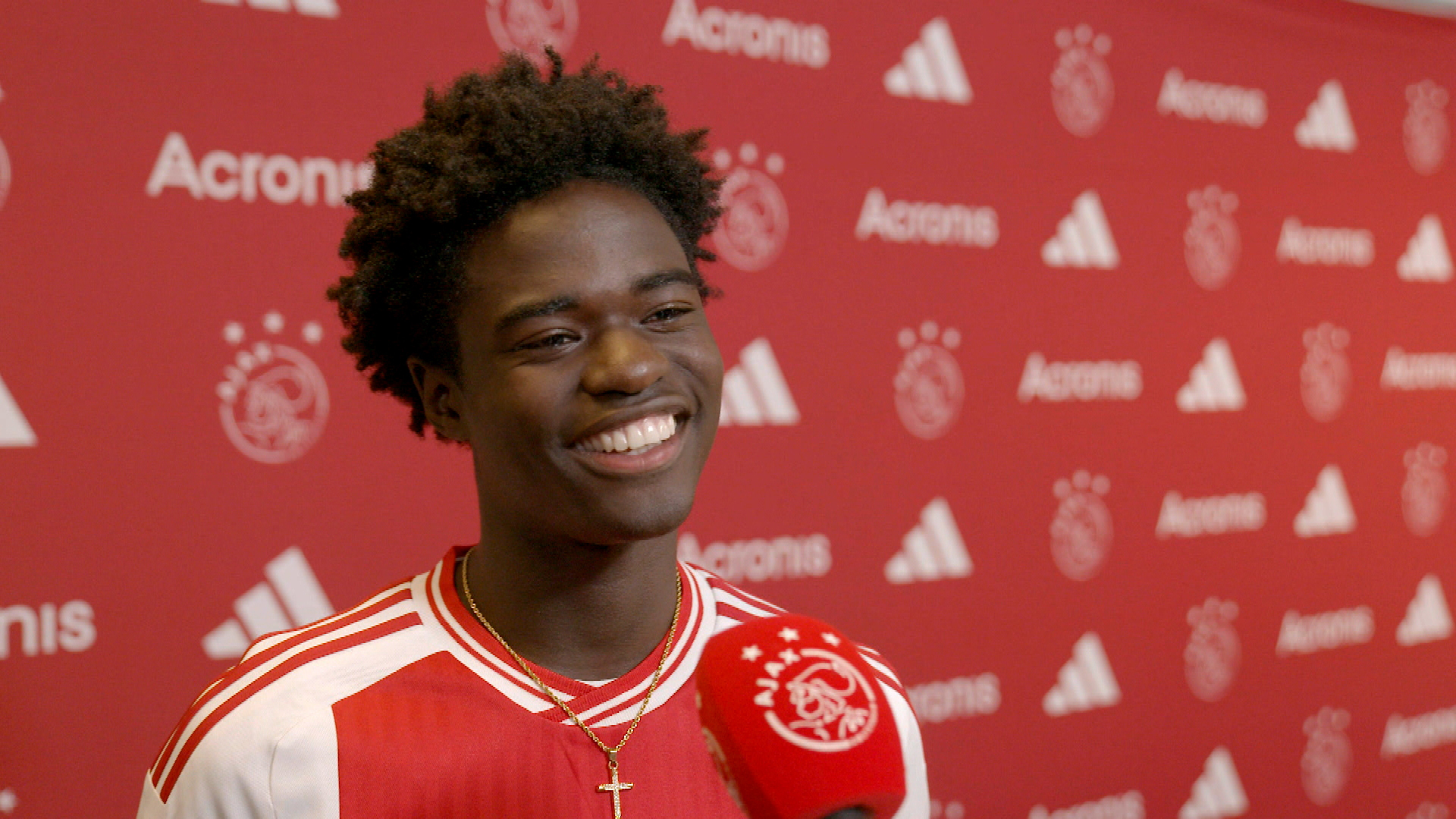 João da Silva tekent eerste contract 'Hard voor gewerkt'