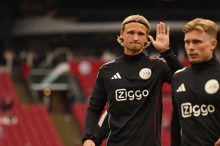 Dolberg Zwaai Warming Up