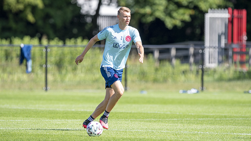 fotos-ajacieden-aan-de-bak-in-zomerse-omstandigheden--12