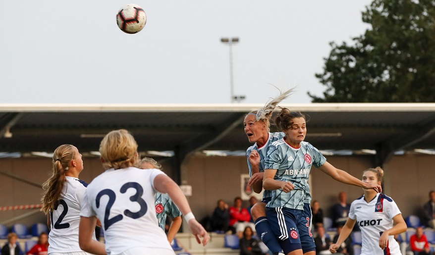 Stefanie van der Gragt scoorde haar 2e doelpunt van het seizoen.