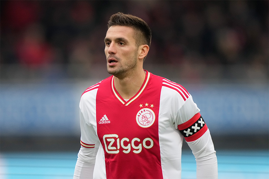 Tadic Close 900