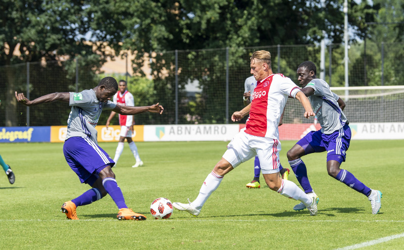 liveblog-nederlaag-ajax-anderlecht-spits-eert-nouri-26