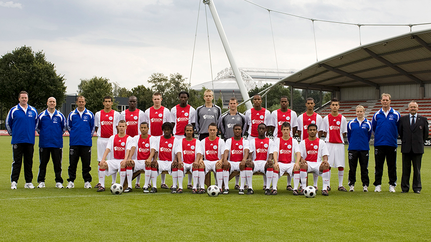 (Boven): Rob Kalse (leider), Bob de Klerk (trainer), Frank de Boer (trainer), Atilla Yildirim, Mitch Apau, Timothy van der Meulen, Geoffrey Castillion, Marco Bizot, Danny Burger, Marvin Zeegelaar, Randel Shakison, Johan Kappelhof, Tayfun Candan, Merel Lankreijer (fysio), Luc Kroneberg (assistent-scheidsrechter), Hans Bijvank (jeugdsecretaris). (Onder): Nick Koppers, Ricardo van Rhijn, Florian Jozefzoon, Jarchino Antonia, Rodney Sneijder, Roly Bonevacia, Pa Sampei, Tom Overtoom, Lorenzo Ebecilio.