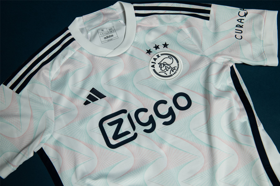 'Onmogelijk' wit basiskleur nieuw Ajax uittenue
