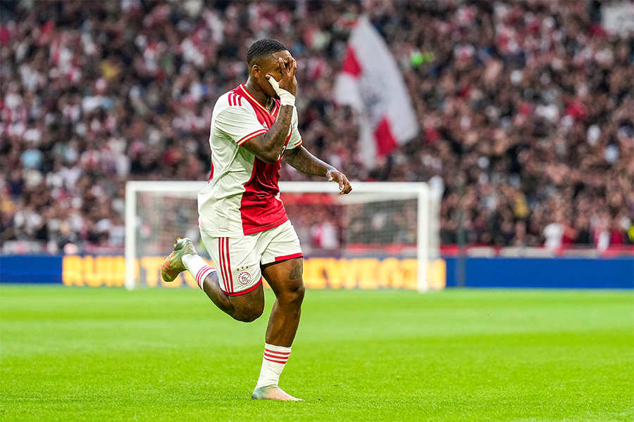 Bergwijn Juichen Na 1 0 900