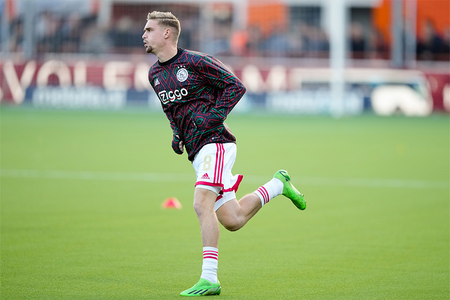 Taylor Warming Up 900