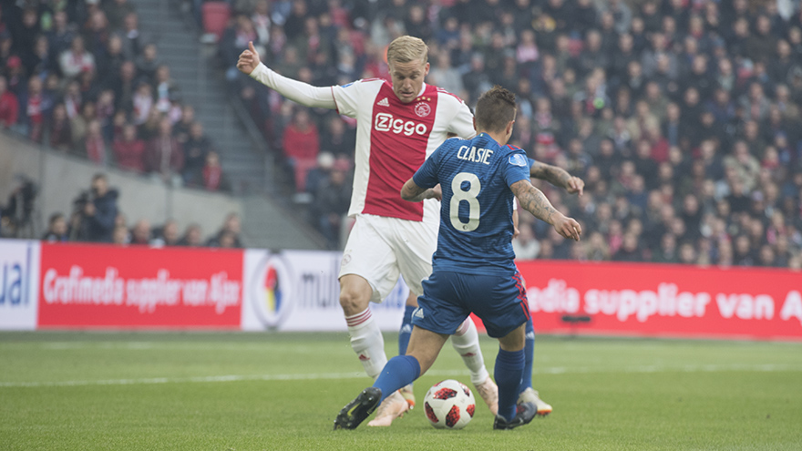 met-jari-als-talisman-wint-ajax-simpel-van-feyenoord-9