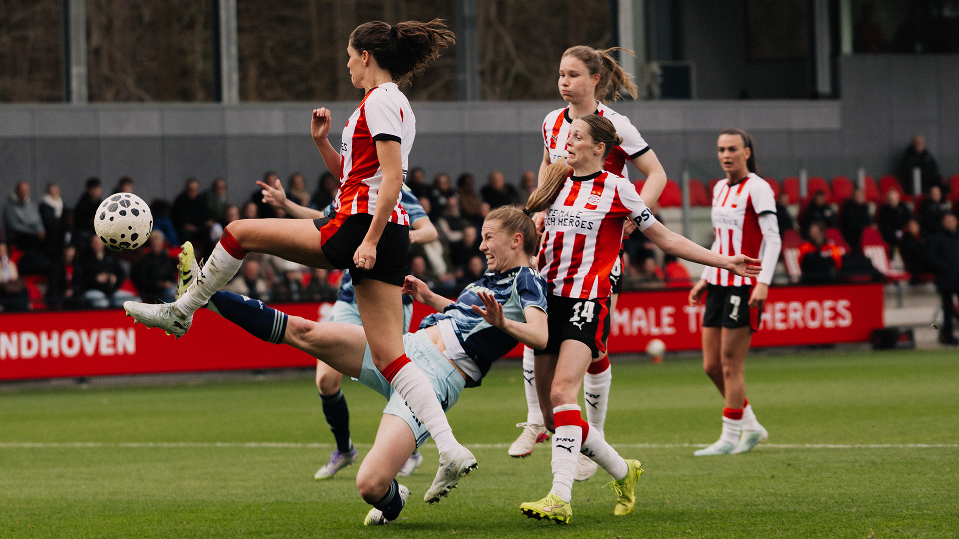 Gelijkspel voor Ajax Vrouwen in uitduel bij PSV