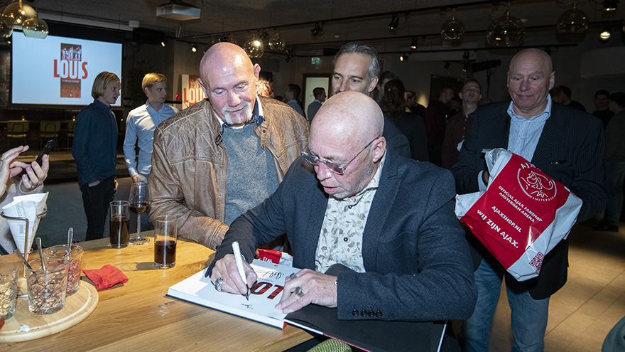boek-louis-33-jaar-ajax-fotograaf-vanaf-nu-verkrijgbaar-4