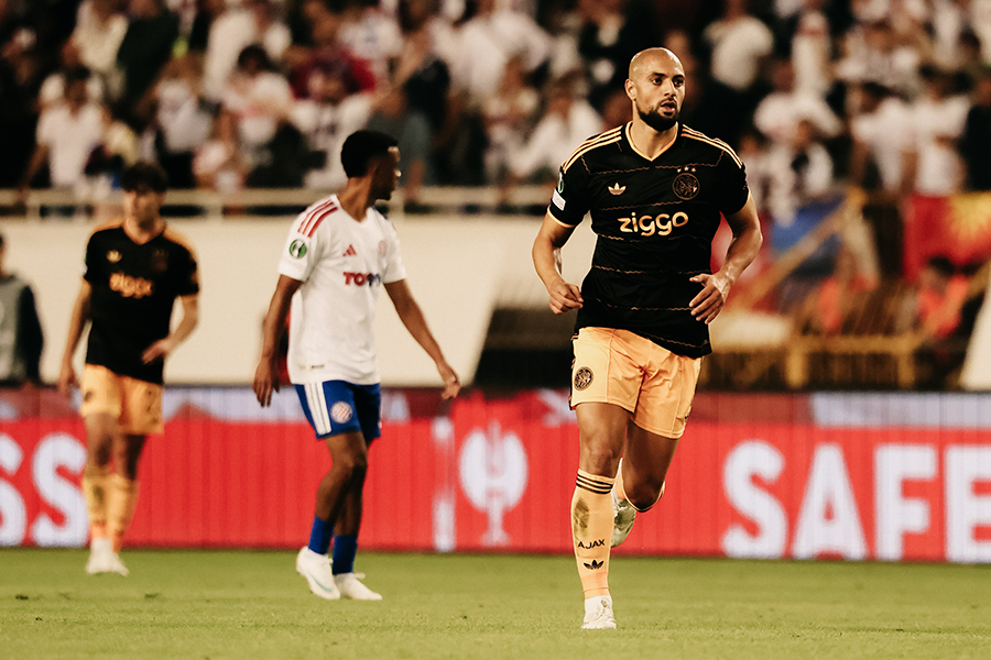Amrabat Actie Hajdukajax