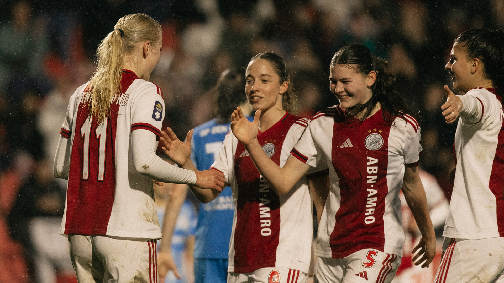 Ajax Vrouwen walsen over FC Utrecht heen