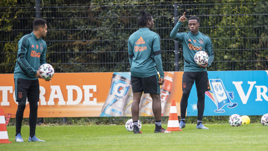 fotos-ajacieden-hervatten-training-in-drietallen-39