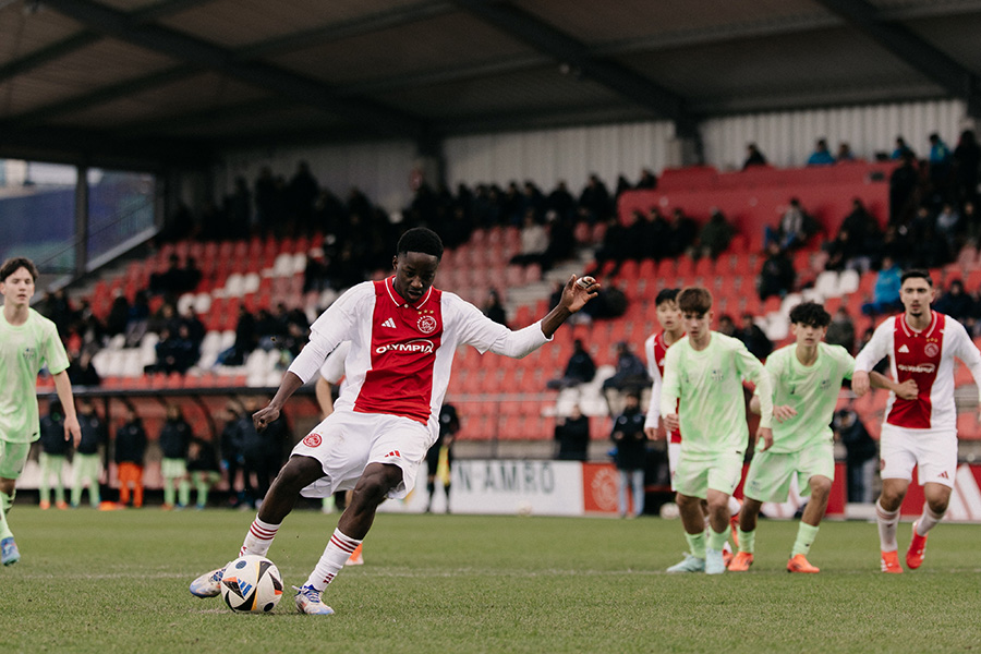 Ajax O16 Barca 10