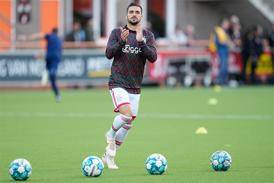 Dusan Tadic Warming Up 900