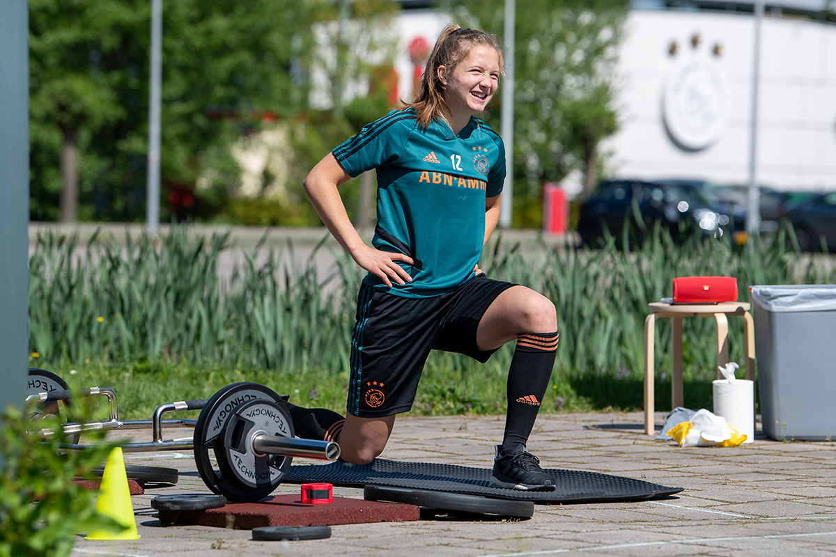 Jonna Van De Velde100 22