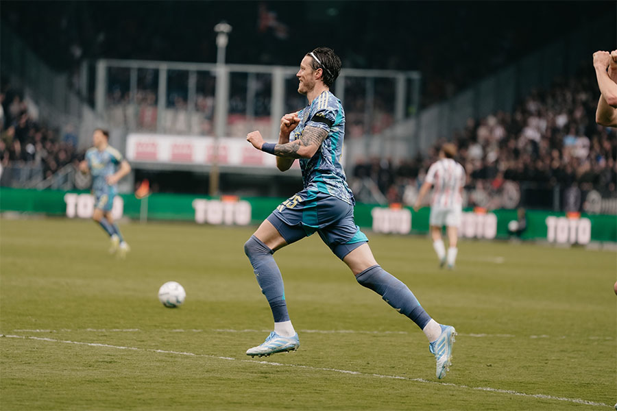 Weghorst Zijkant Celebration