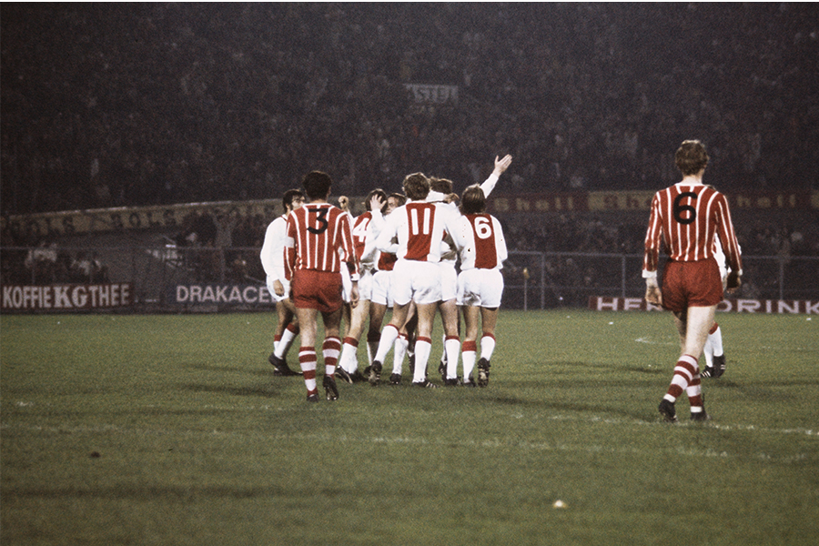 Cruijff Krijgt Knuffel 900