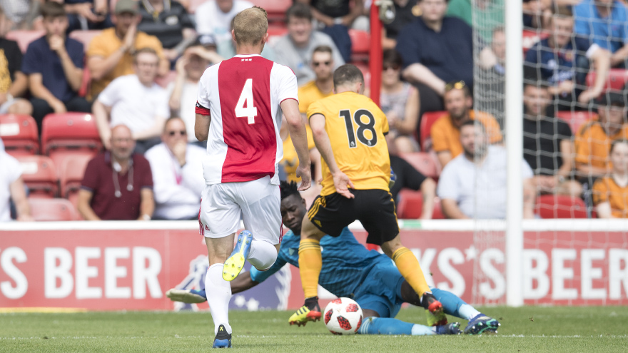 ajax-gelijk-tegen-wolves-rentree-daley-blind-4