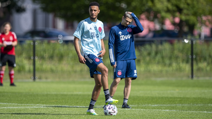 fotos-ajacieden-aan-de-bak-in-zomerse-omstandigheden--11